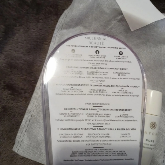 Face Cleansing Vibrating Exfoliator
W/tatcha clean - Picture 2 of 6